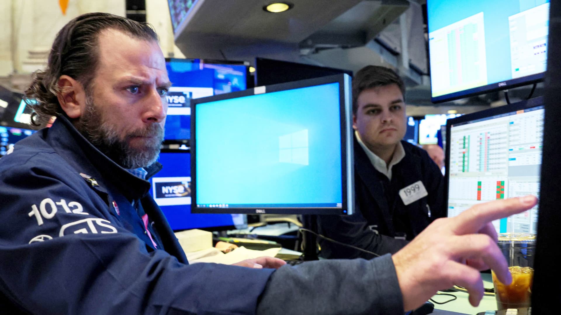 The stock market is trapped in a clear downtrend, and the situation could get worse
