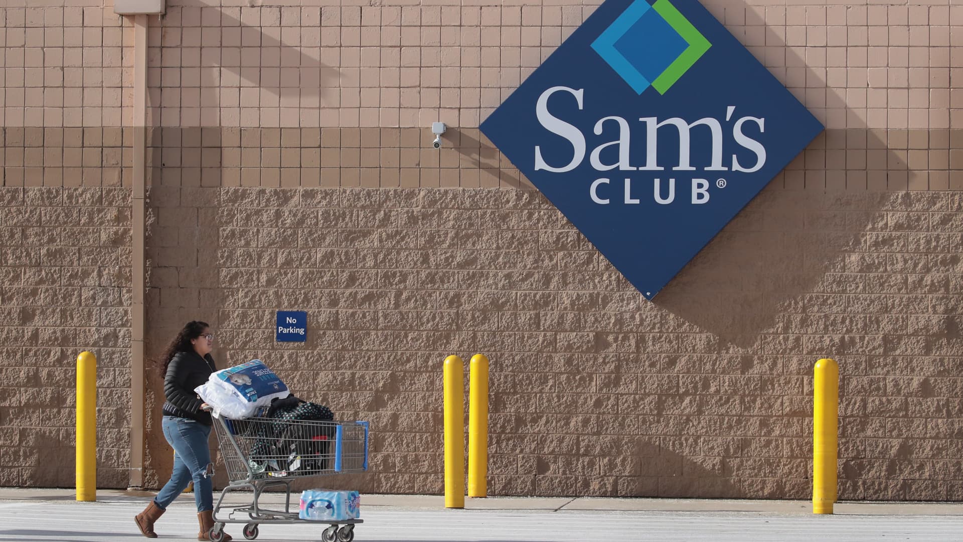 Sam's Club is taking on Costco's famous $1.50 hot dog and ...