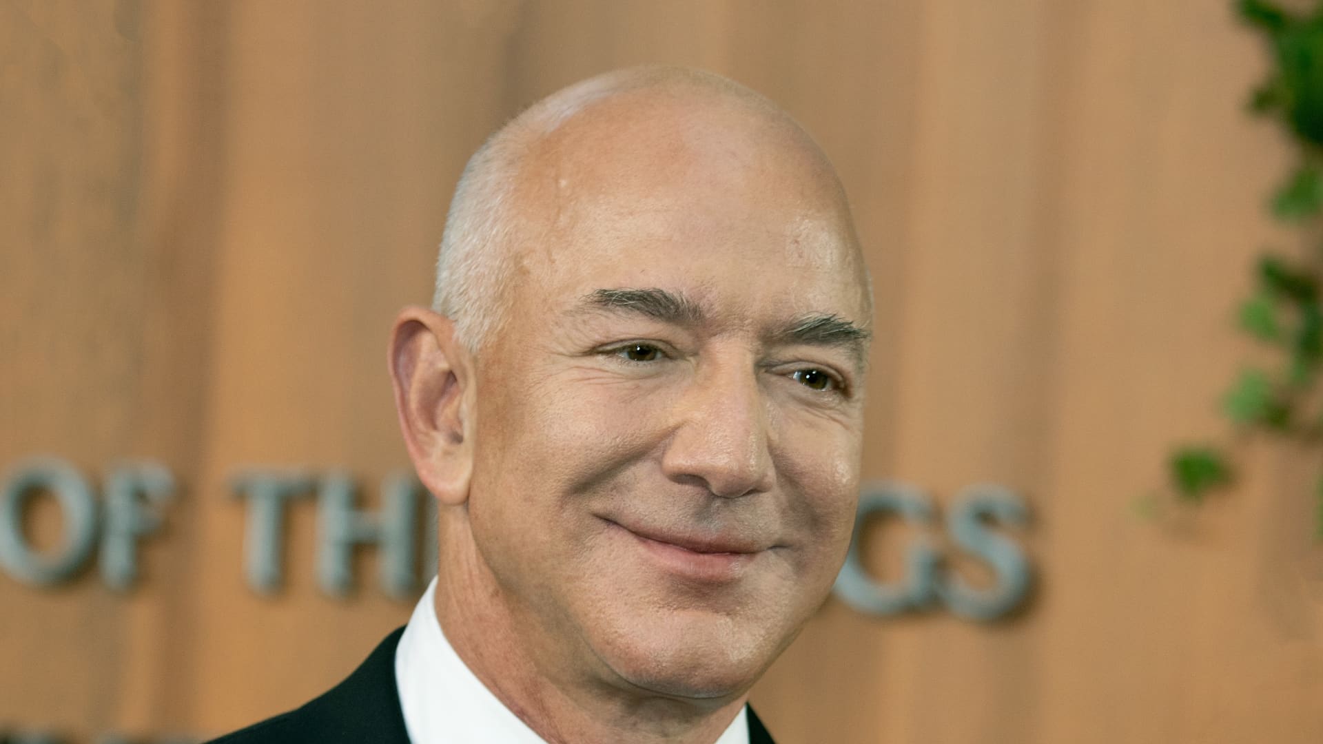 Jeff Bezos unloads around .4 billion in Amazon stock, bringing recent sales to 50 million shares