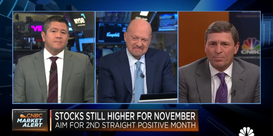 There's confusion about the strength of the economy, says Jim Cramer