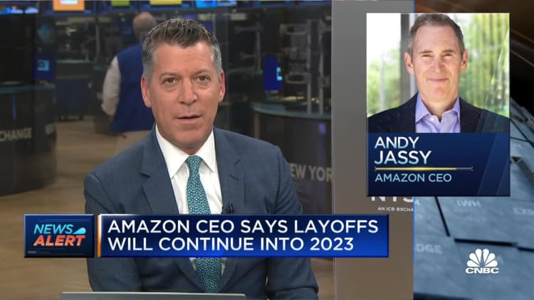 De CEO van Amazon zegt dat de ontslagen zullen doorgaan tot 2023