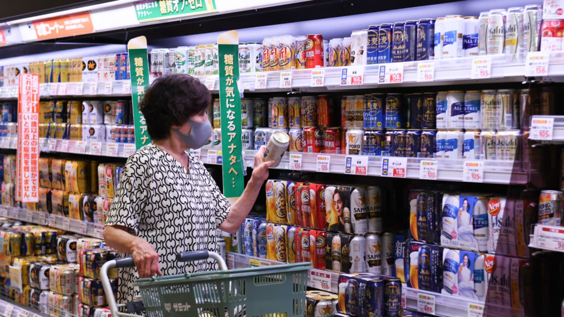 일본은 아시아 태평양 지역의 주식 거래가 혼조세를 보이면서 근원 인플레이션이 40년 만에 최고치를 기록했습니다.