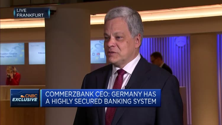 Die Commerzbank rechnet mit einer Zunahme fauler Kredite, sagt der Vorstandsvorsitzende, aber kein Desaster