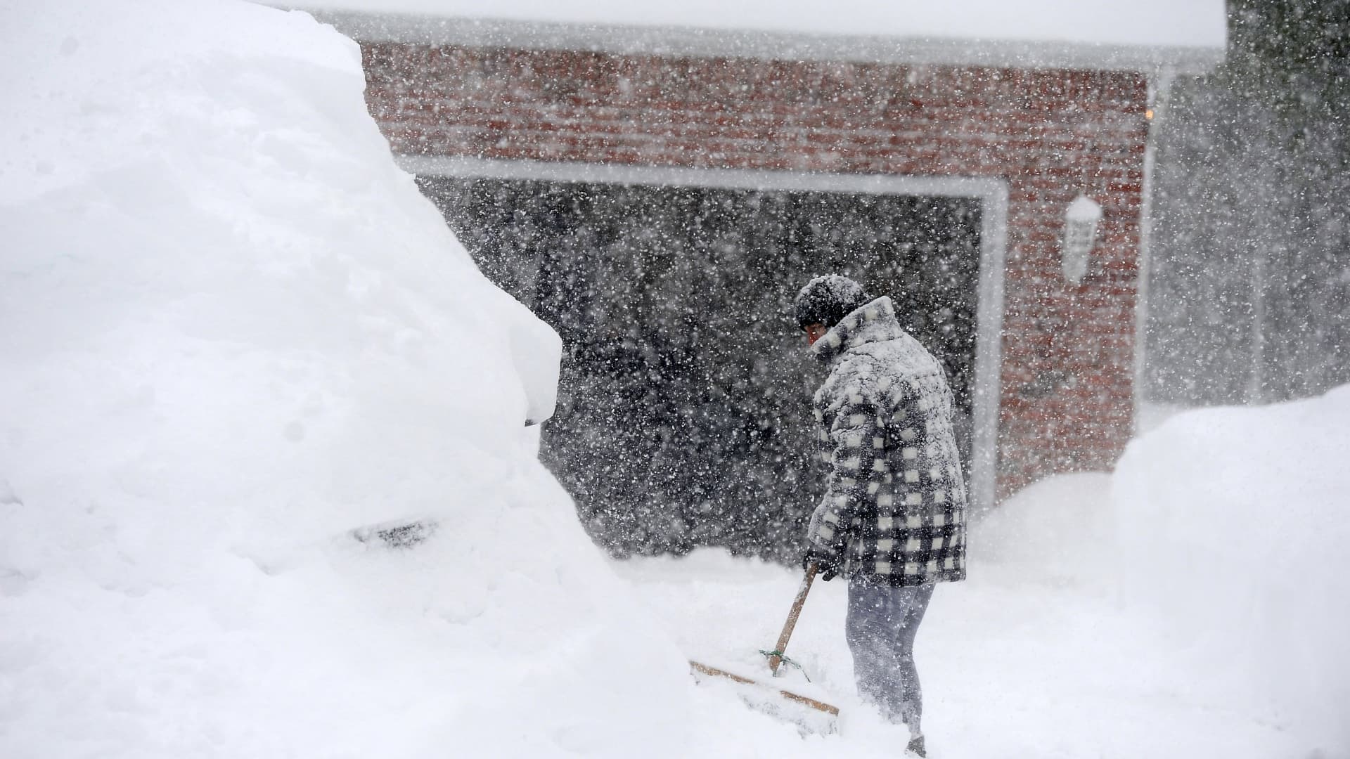 Dangerous lake-effect storm paralyzes parts of New York State with more than five feet of snow
