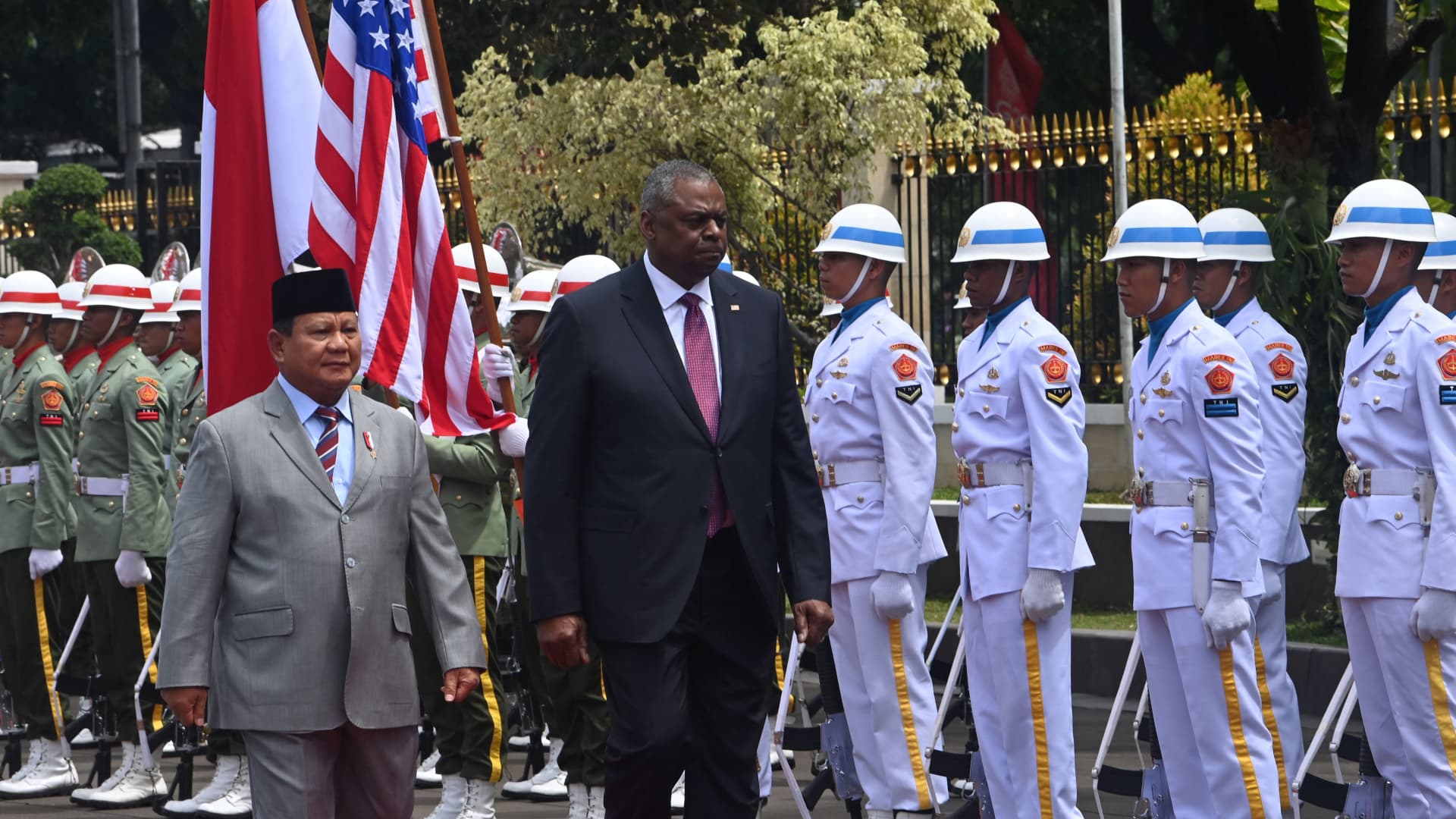 U.S. Secretary of Defense Lloyd Austin and Indonesia's Minister of Defense Prabowo Subianto in Jakarta on Nov. 21, 2022.
