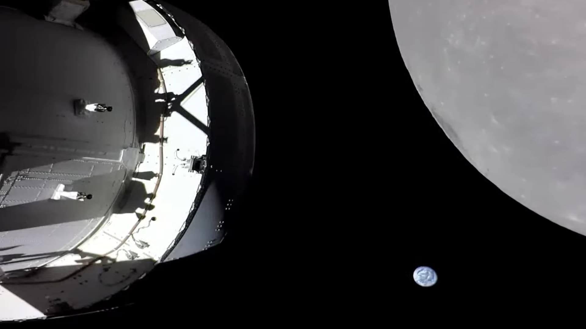 NASA’s Orion spacecraft flies by the moon on Artemis 1 mission