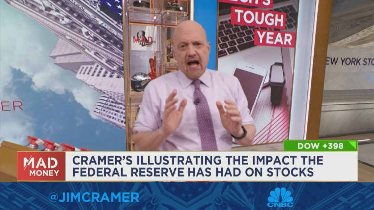Cramer explique comment les hausses de taux d'intérêt de la Réserve fédérale ont martelé les actions Big Tech