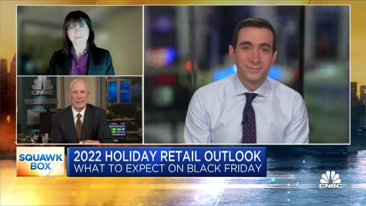 Consumenten gaan tijdens de feestdagen in recordaantallen winkelen, zegt de CEO van de National Retail Federation