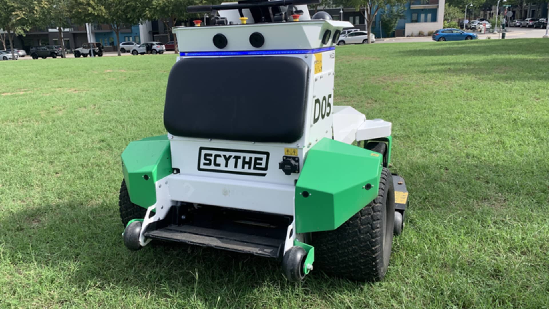 These riderless electric lawn mowers can run on their own for 10 hours
