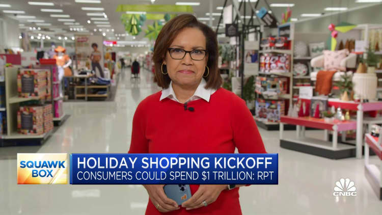 Big Box retailers face high stakes as consumers wait for holiday shopping deals