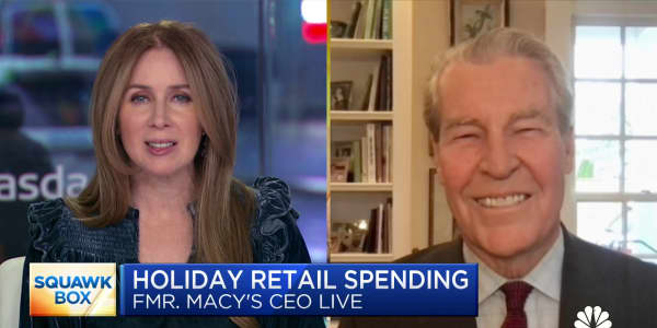 Watch CNBC's full interview with former Macy's CEO Terry Lundgren on retail, holiday shopping