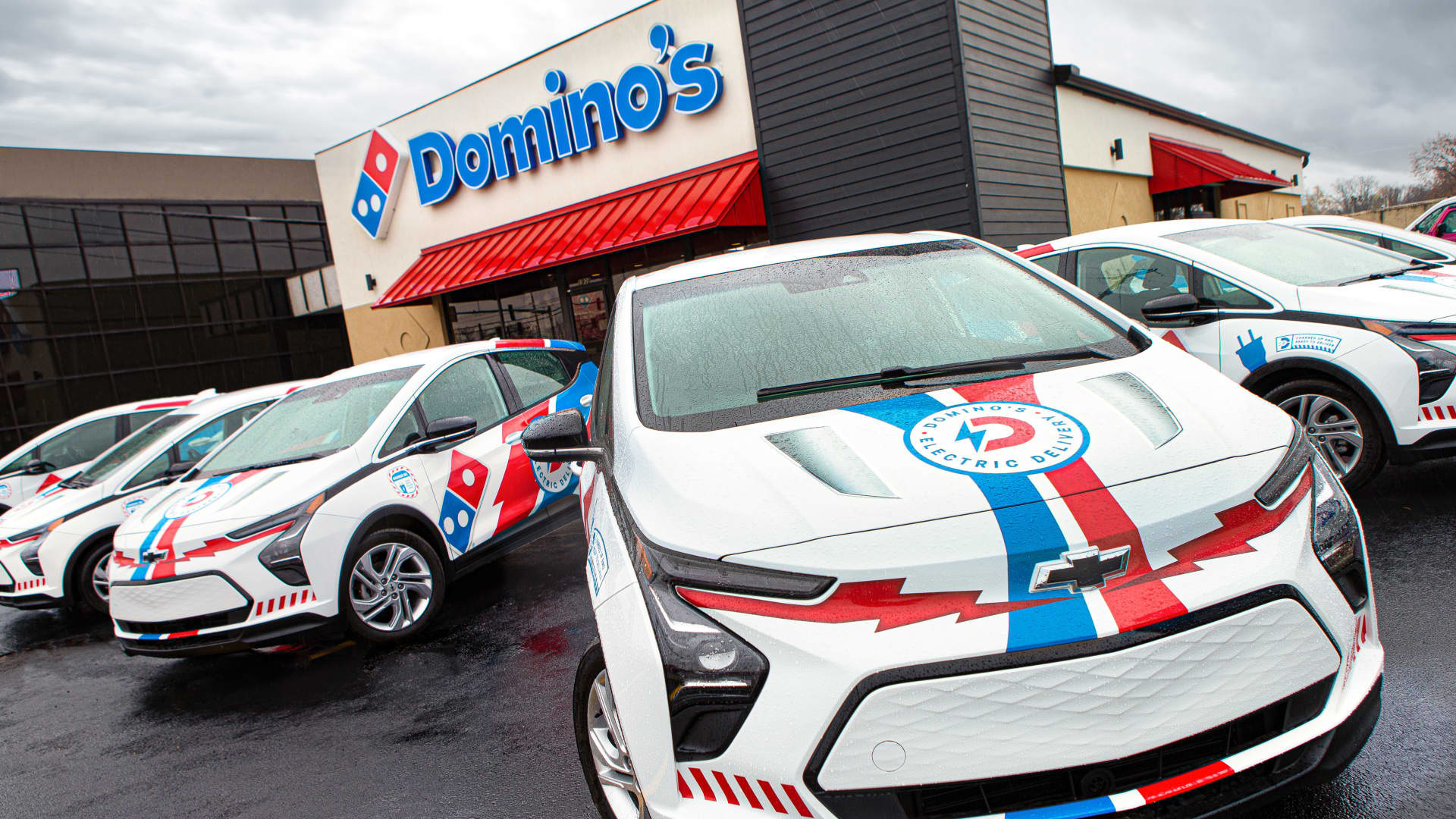 Domino’s is constructing a fleet of GM Chevy Bolt EVs for the way forward for pizza supply