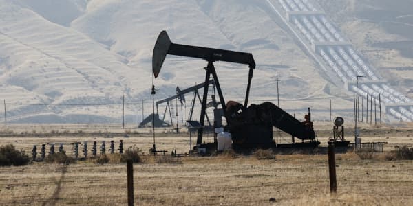 A market mystery: Energy stocks are still riding high even as crude oil tumbles