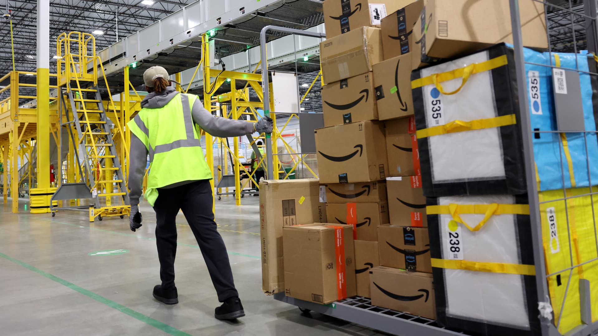 Amazon hits record sales over holiday shopping weekend