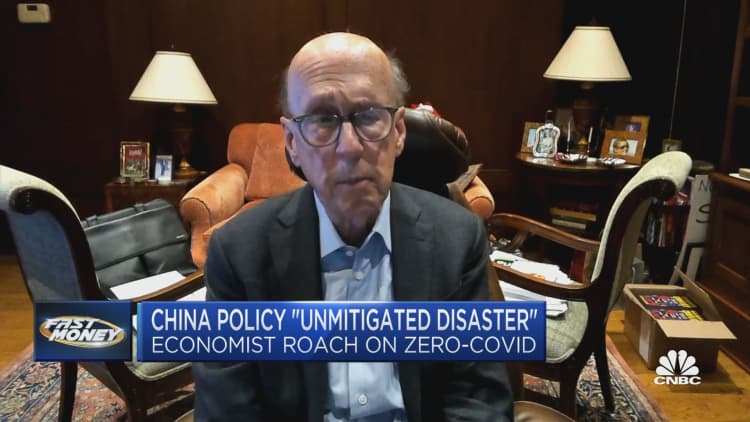 Economist Stephen Roach warns China's zero-Covid policy pushes economic growth toward 0