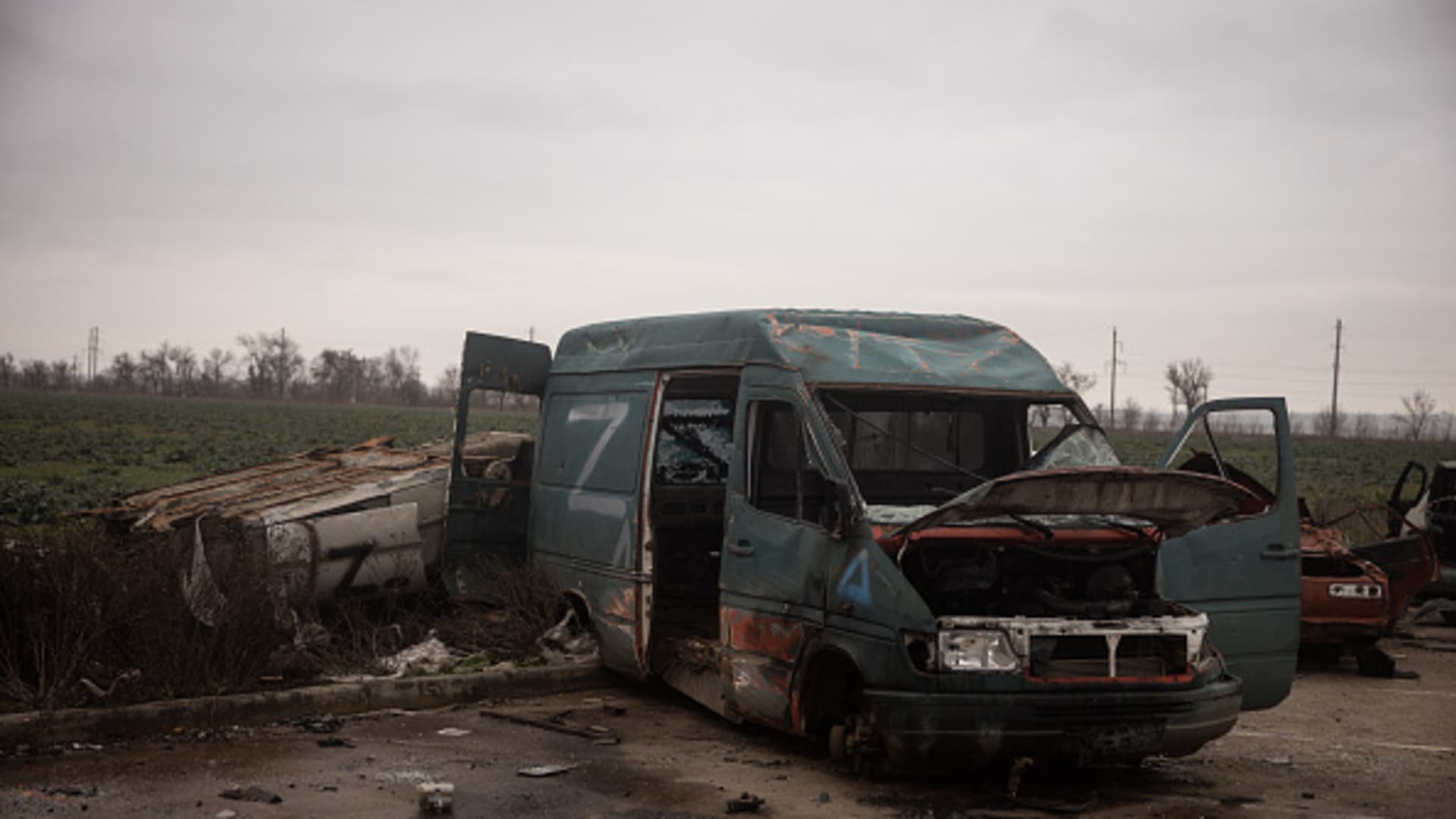 Разбитый фургон российских войск в Херсоне, Украина, 24 ноября 2022 года.
