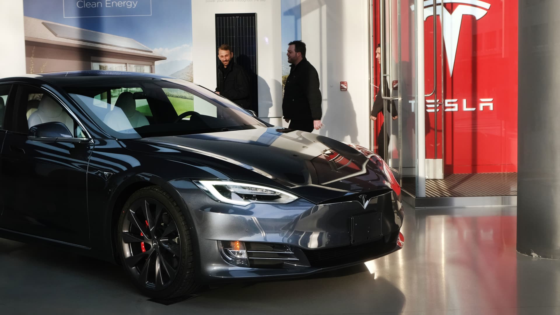 Tesla is still dominant, but its U.S. market share is eroding as cheaper EVs arrive Auto Recent