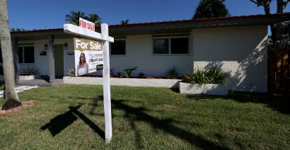 Mortgage demand drops for third straight week as interest rates rise