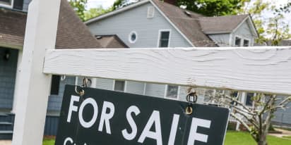 Mortgage rates fall for the third straight week, but demand still drops further
