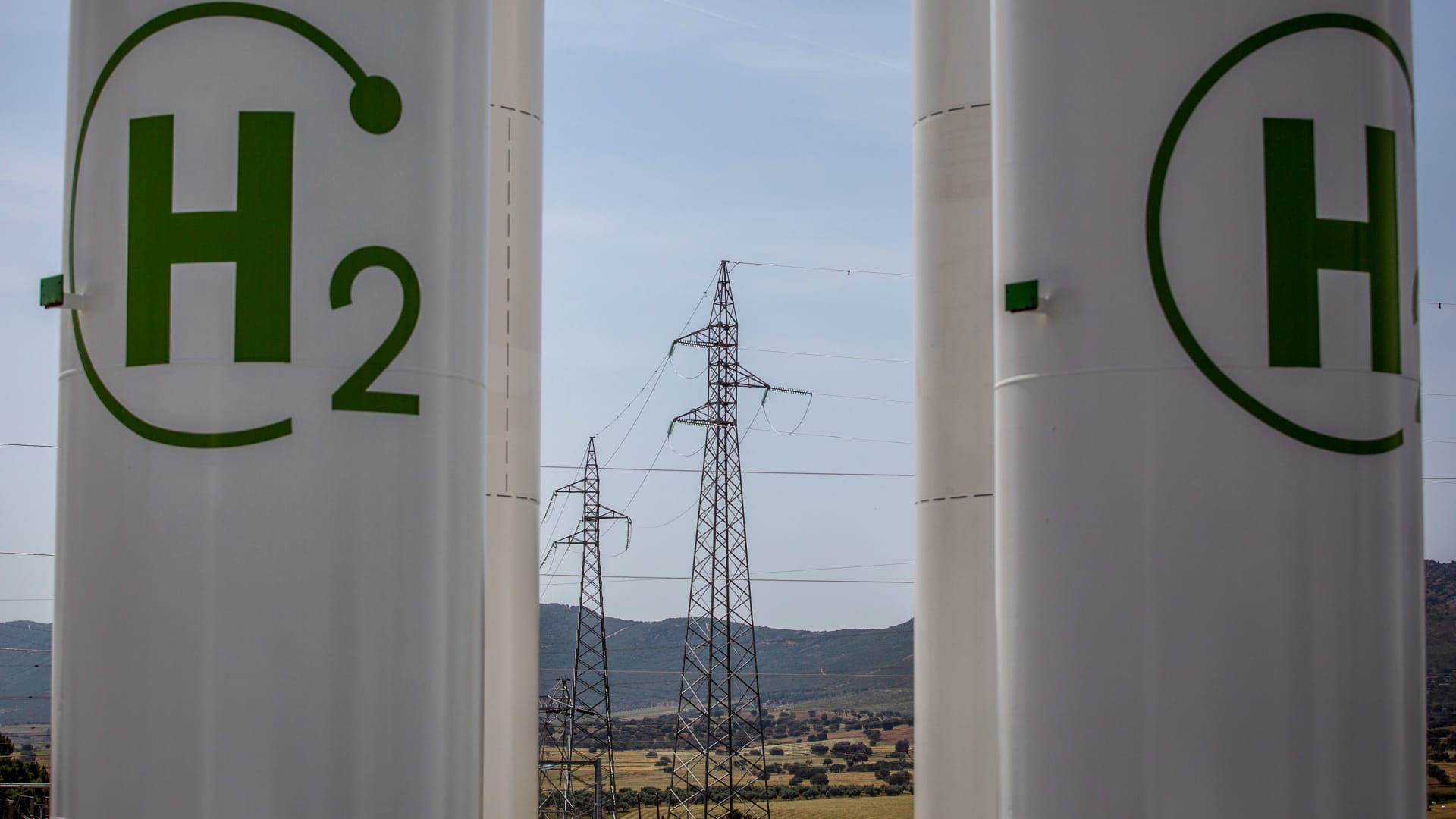 Photo of Not a ‘panacea’: UK lawmakers play down hydrogen’s role in net-zero shift
