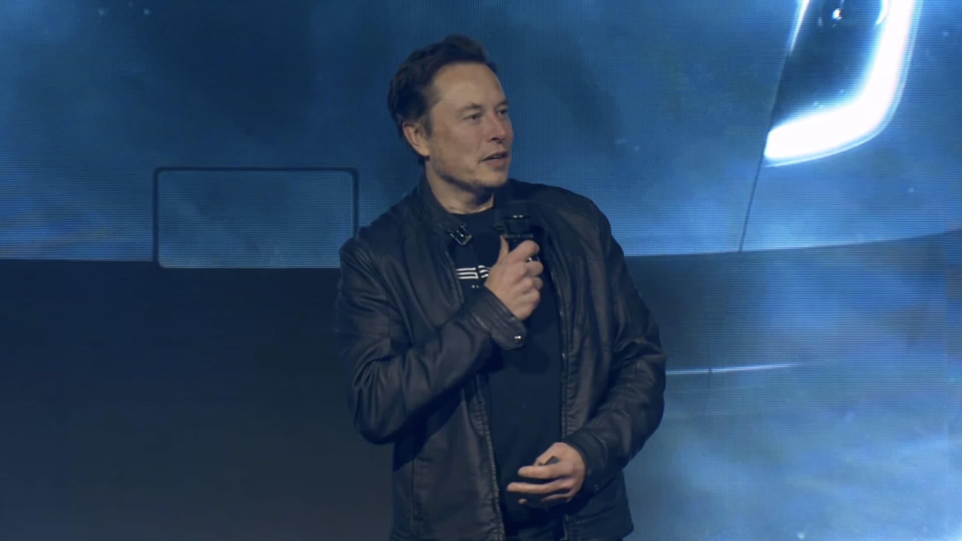 Tesla CEO Elon Musk kicks off first Semi truck deliveries - CNBC
