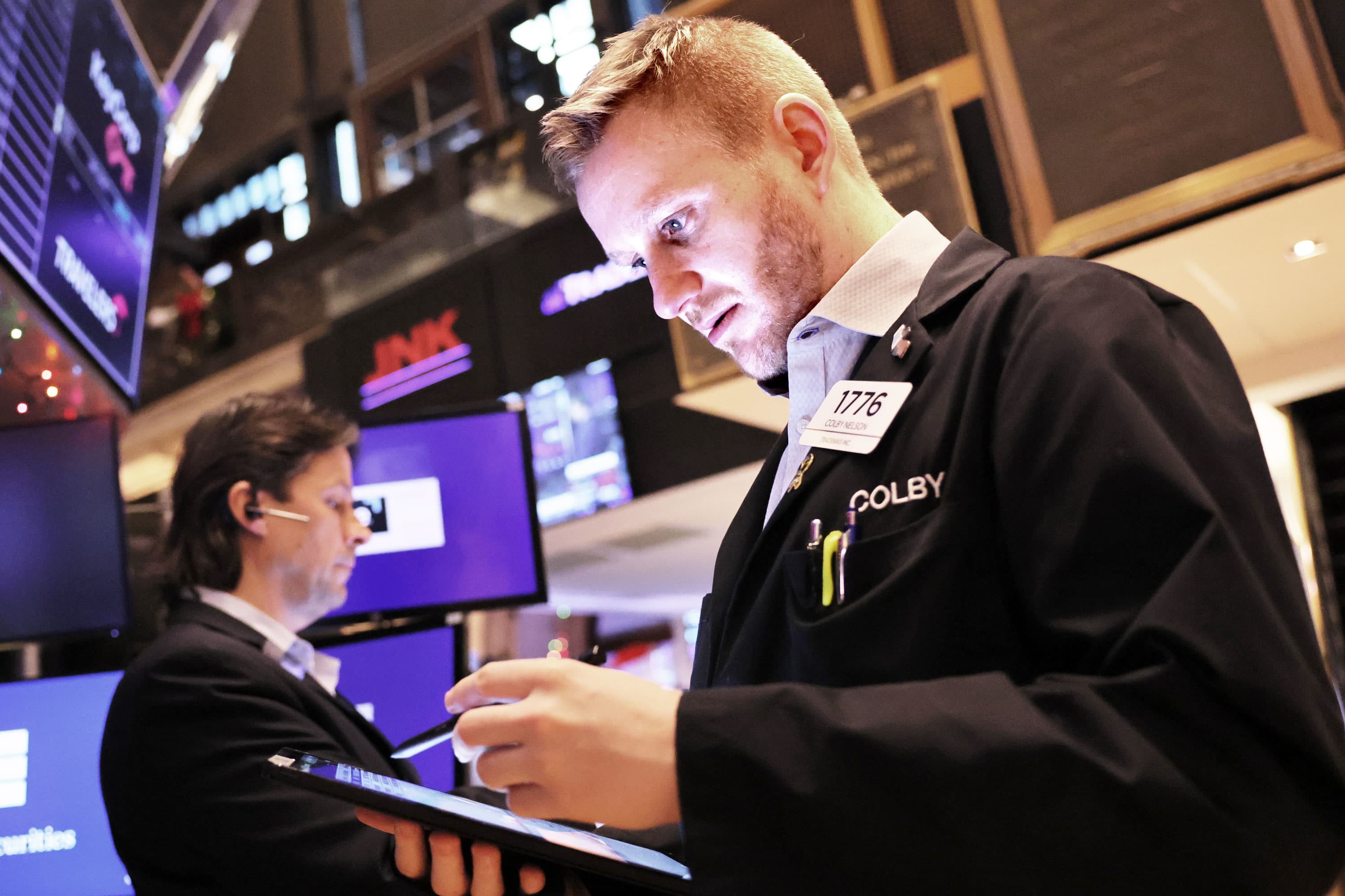 Jim Cramer's top 10 things to watch in the market Monday: Stocks, China, Apple