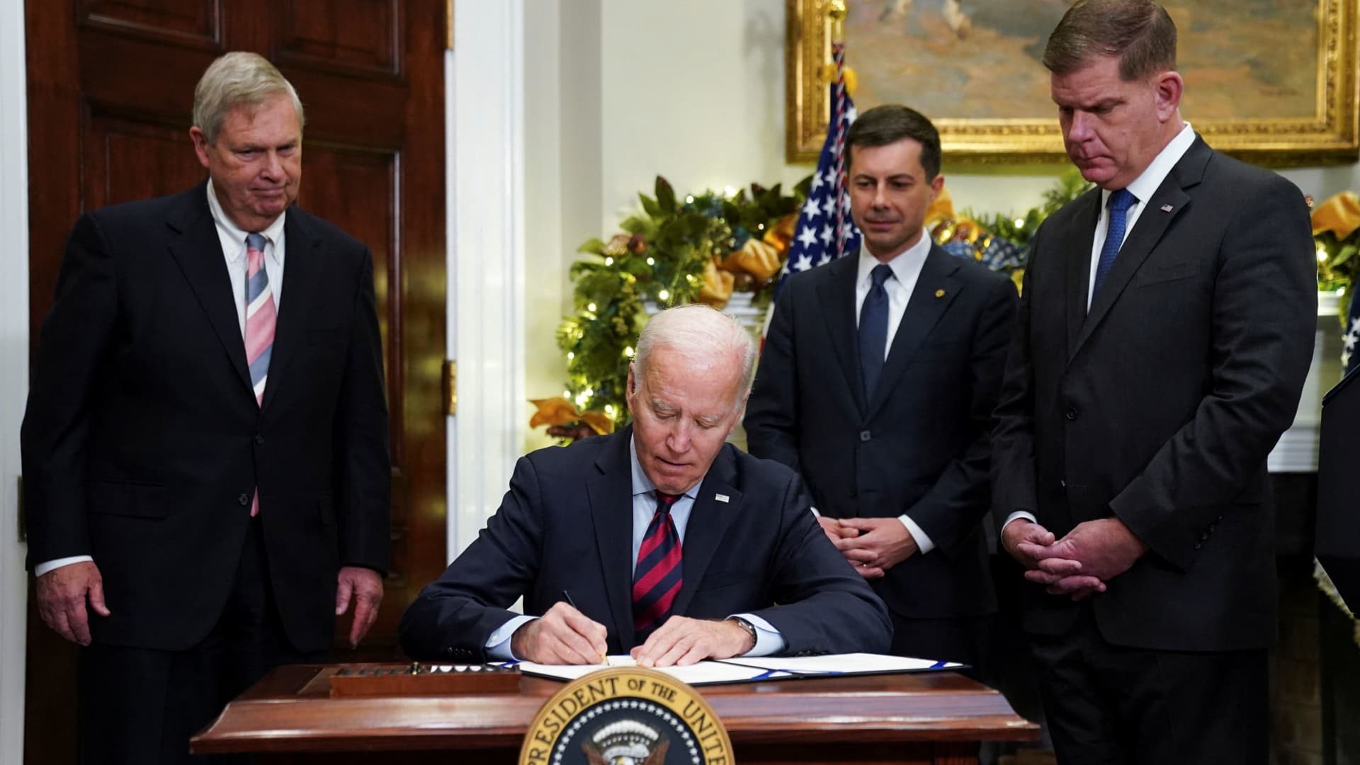 Biden signals monthly bill averting rail employee strike despite deficiency of paid out ill days
