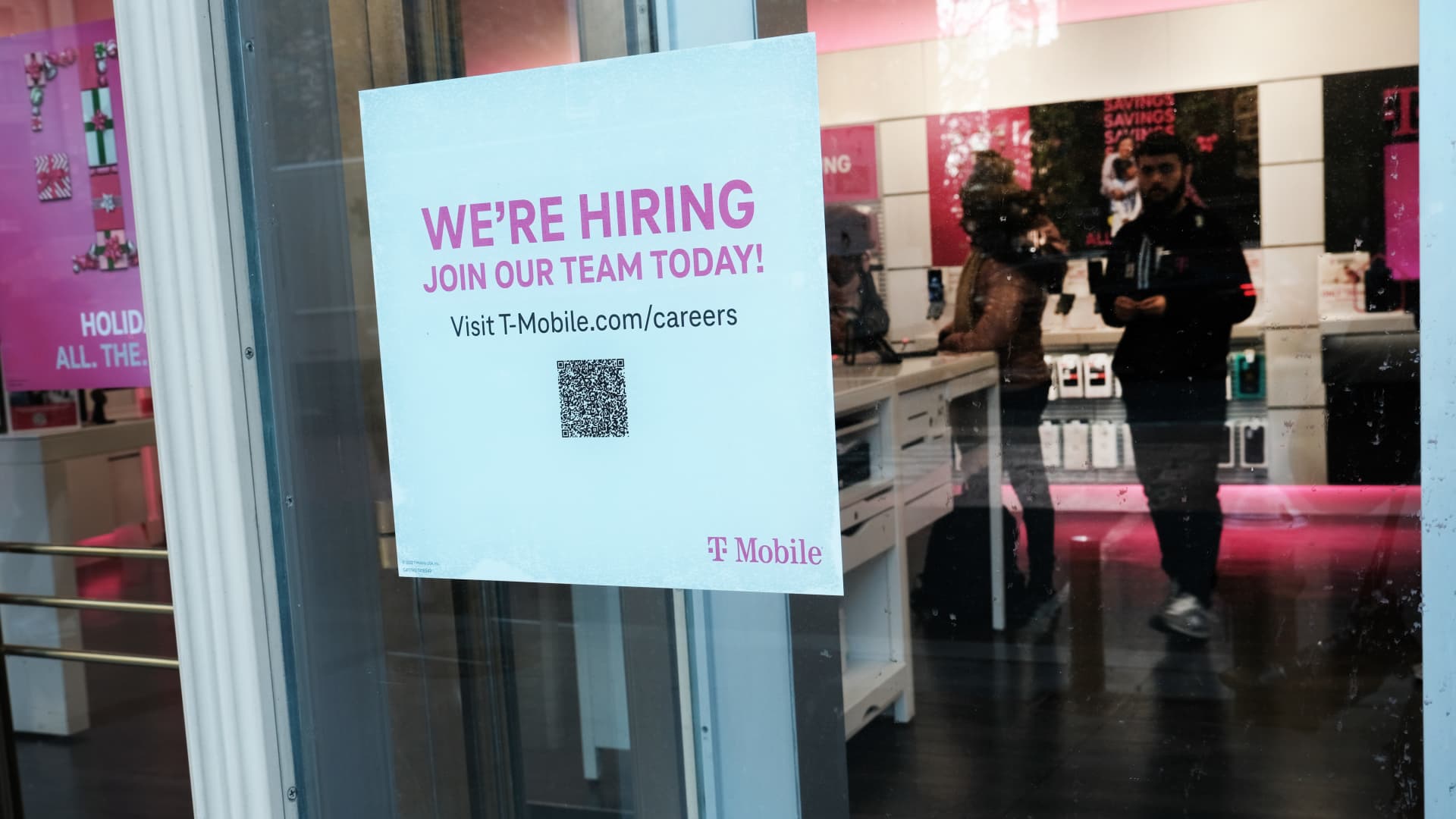 Job openings hold strong despite rate hikes; manufacturing in contraction