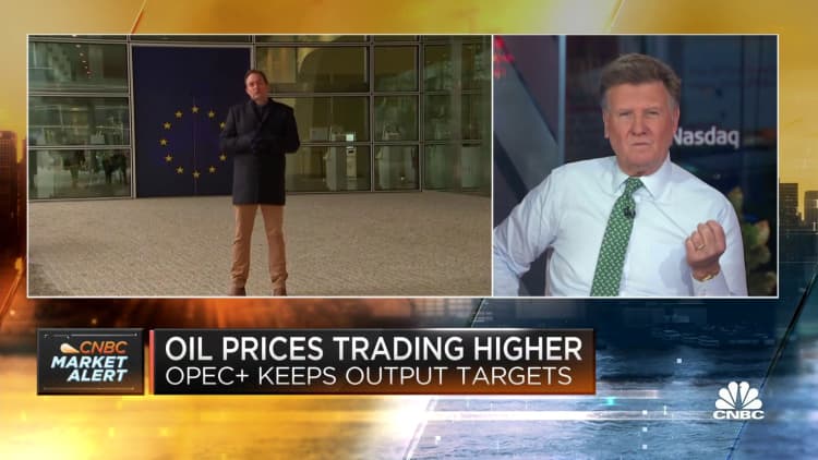 OPECプラスは、EUの制裁、ロシアの価格上限が発効する中、石油生産量を維持します