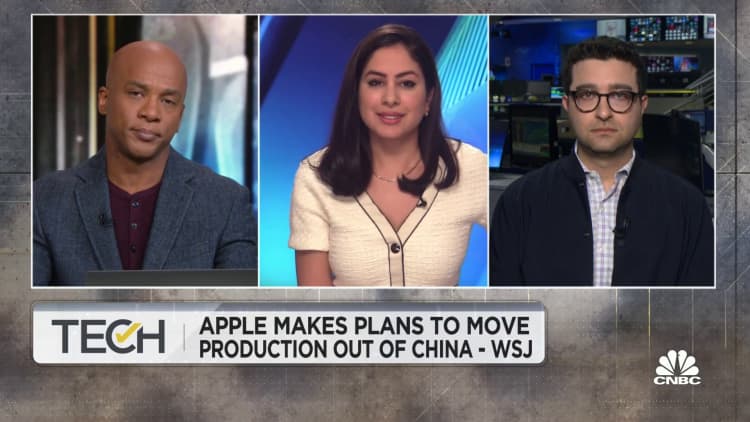 Apple planea trasladar la producción fuera de China a la India, informa The Wall Street Journal