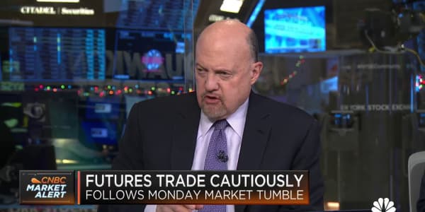 Jim Cramer explains why he disagrees with Jamie Dimon's economic outlook