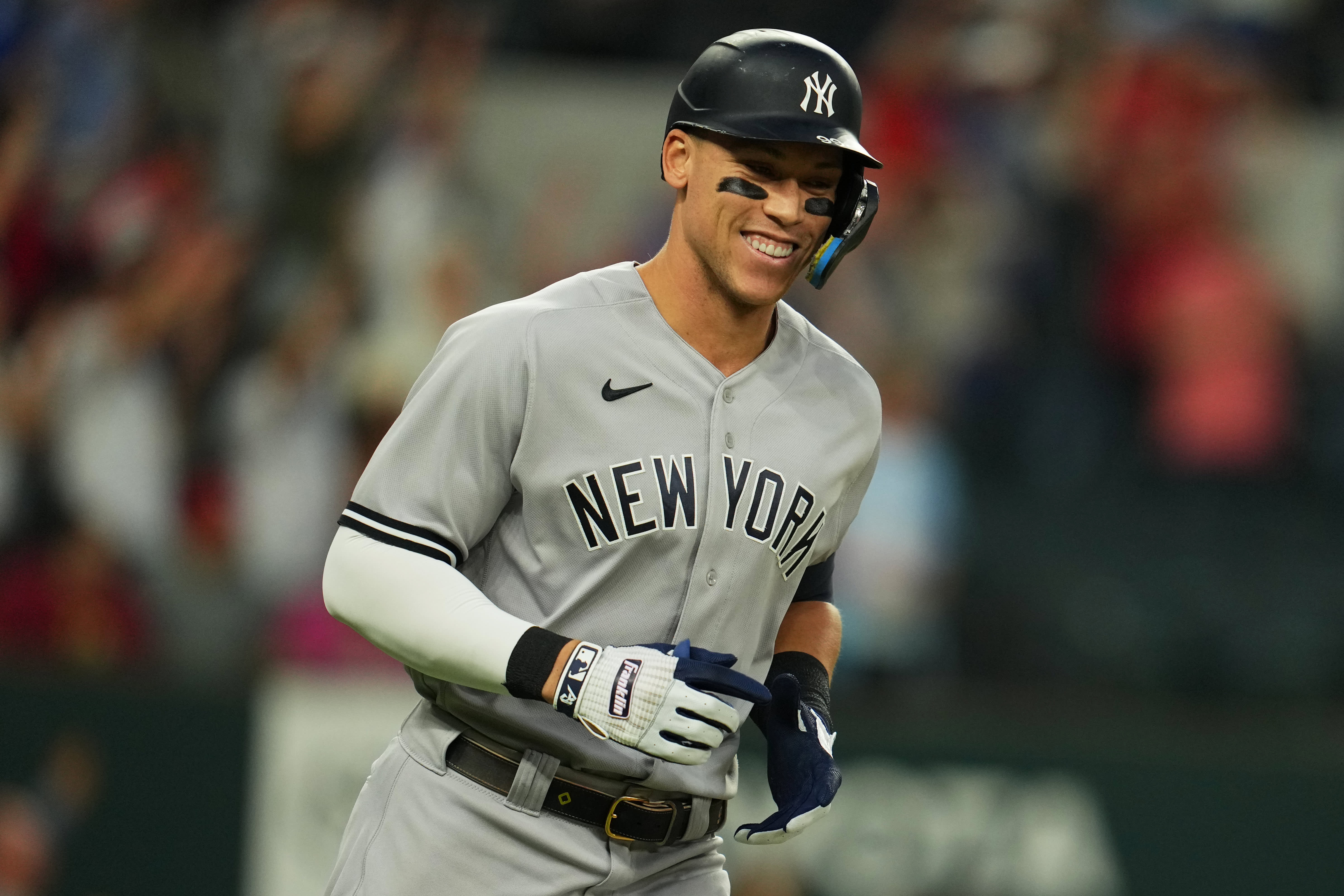 Aaron Judge signs recordbreaking deal to stay with Yankees