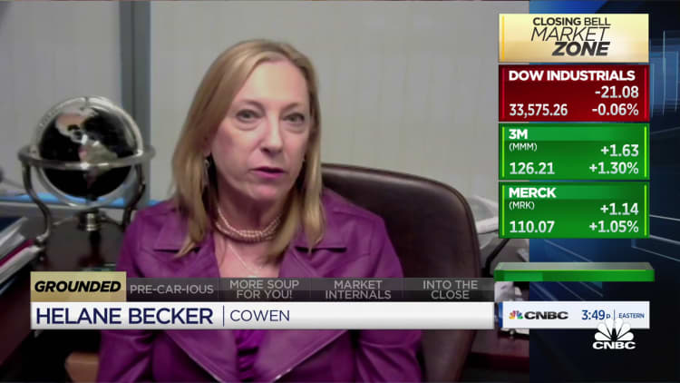 United is still the best airline stock going into 2023, says Cowen's Helane Becker
