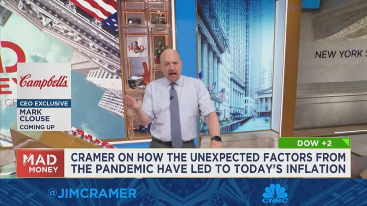 Jim Cramer dice que no teman las conversaciones económicas bajistas de los directores ejecutivos de los bancos