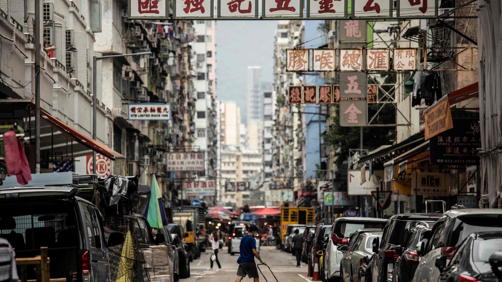 香港証券市場はコロナ19緩和を考慮しているという報道以後3％近く上昇した。