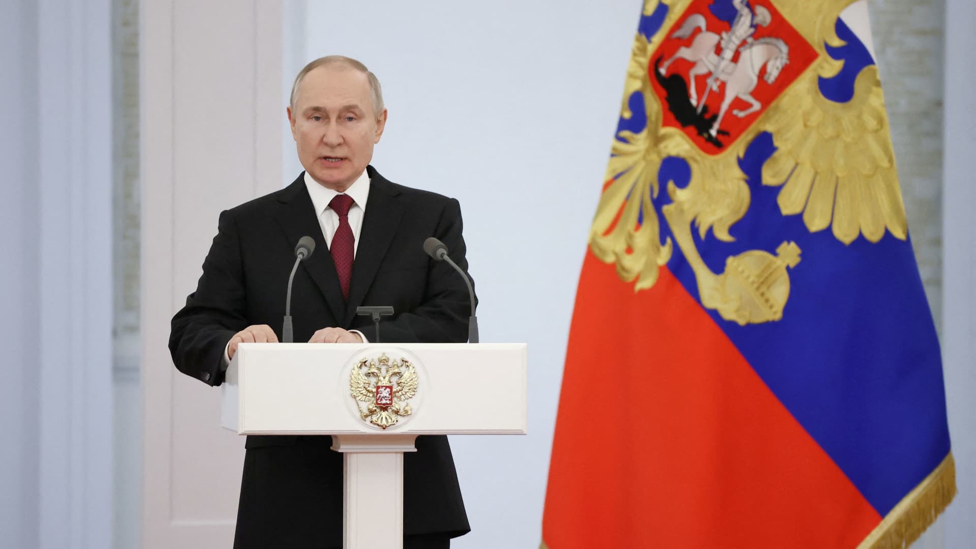 Russian President Vladimir Putin delivers a speech during a ceremony to award Gold Star medals to Heroes of Russia on the eve of Heroes of the Fatherland Day, at the Kremlin in Moscow, Russia December 8, 2022. 