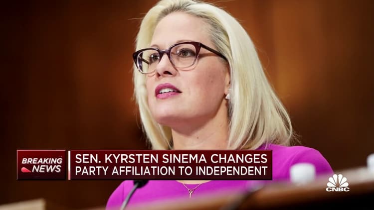 Arizona Sen. Kyrsten Sinema changes party affiliation to independent