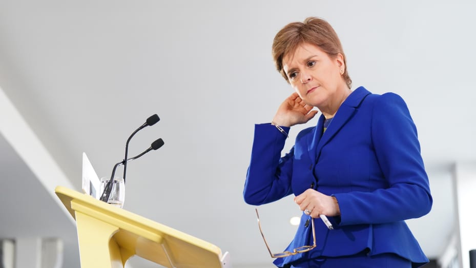 "La necesidad de un nuevo modelo económico nunca ha sido más clara", dijo a CNBC la primera ministra de Escocia, Nicola Sturgeon.  "Creo que es por eso que estamos viendo un interés tan creciente en el enfoque de la economía del bienestar, tanto aquí en Escocia como en todo el mundo".