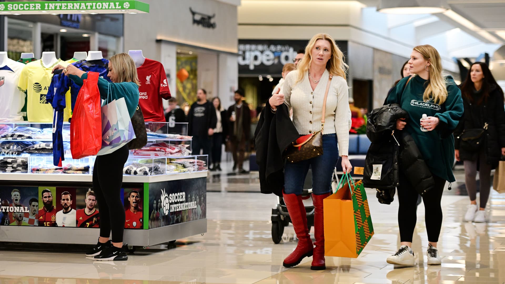 Consumers see inflation easing considerably next year, New York Fed survey shows