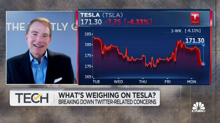Musk's managing five companies — who wouldn't be overstretched, says fmr. Tesla board member