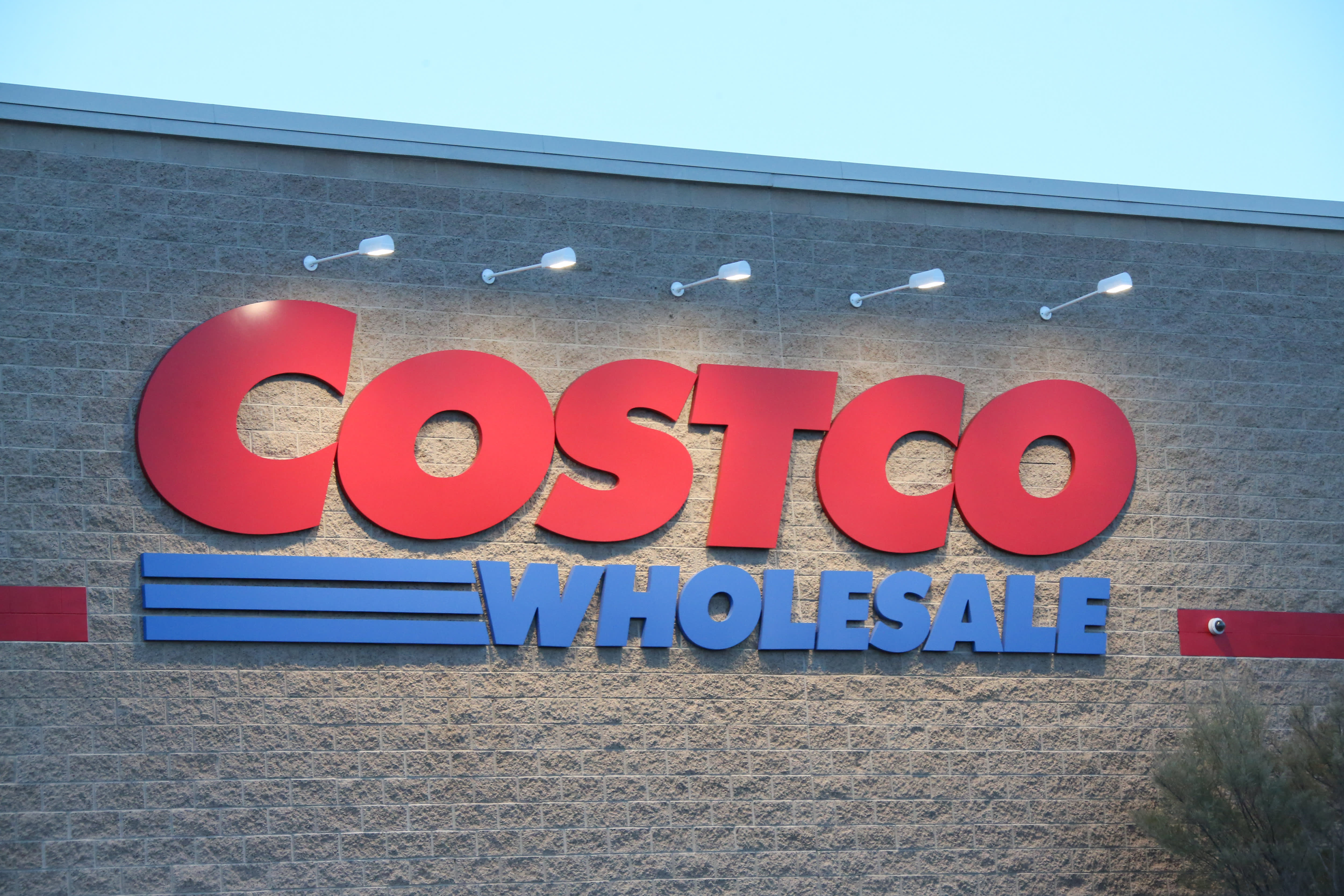 Survey shows a Costco membership fee hike would face little resistance — we think so, too