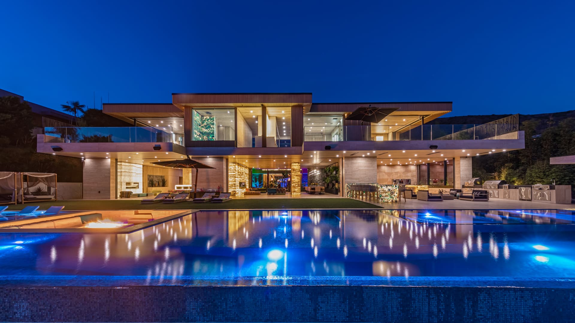 Inside a Malibu mansion on sale for .8 million