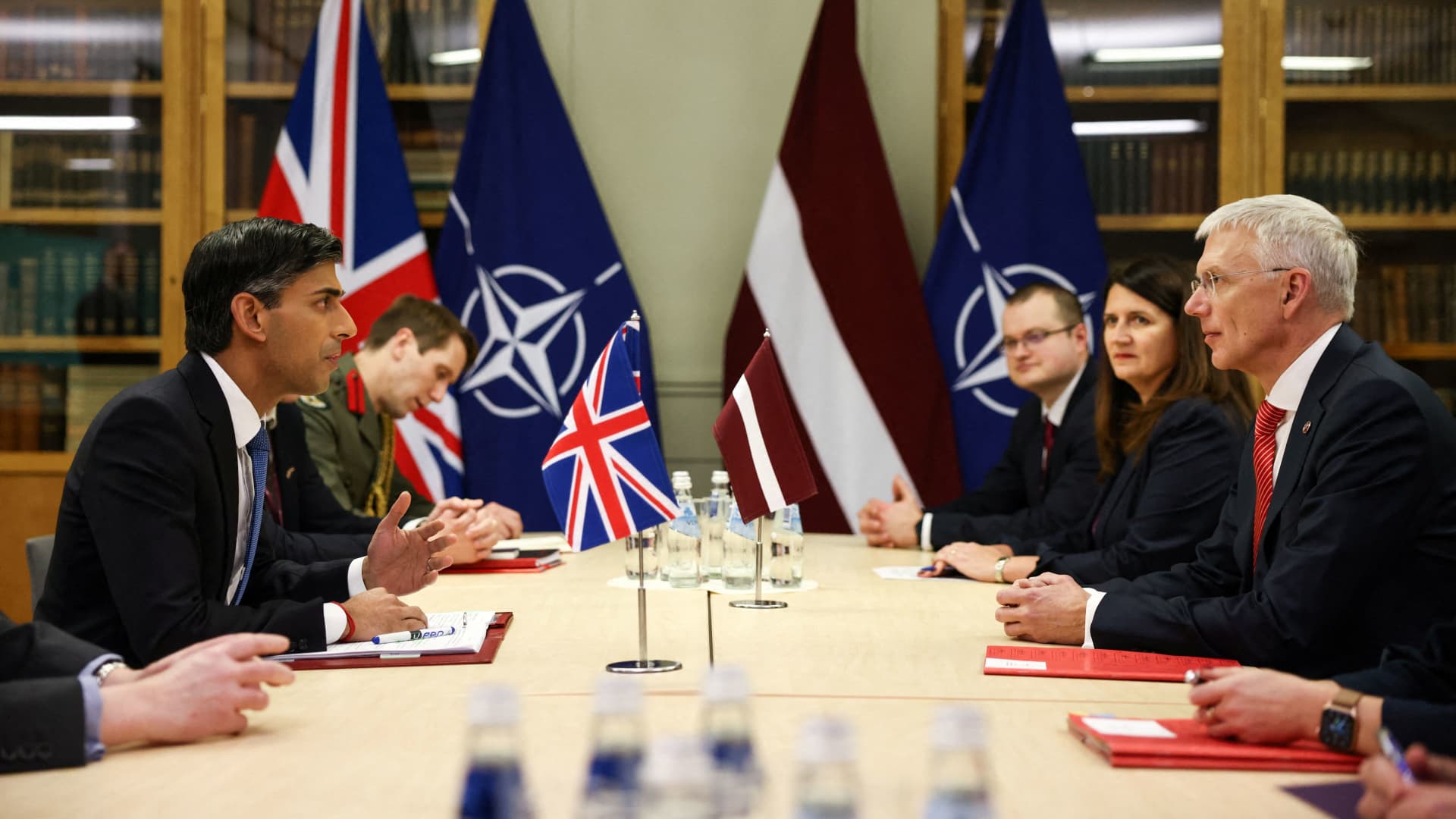British Prime Minister Rishi Sunak (L) attends a bilateral meeting with Latvian Prime Minister Krisjanis Karins (R) at the Joint Expeditionary Force (JEF) countries leaders' meeting in Riga, Latvia December 19, 2022.