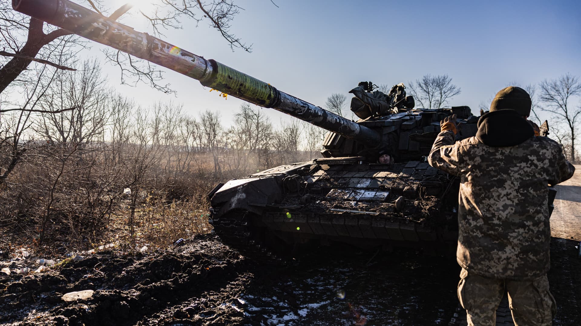 Soldiers from the Ukrainian armed forces' 10th brigade move a T-72 tank forward as they attempt to repair a track, in the Donetsk region, eastern Ukraine on December 19, 2022.