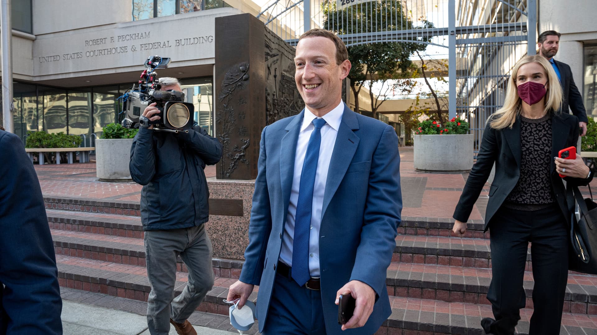 Mark Zuckerberg, chief executive officer of Meta Platforms Inc., center, departs from federal court in San Jose, California, US, on Tuesday, Dec. 20, 2022.