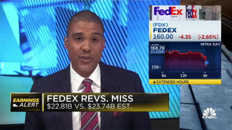 FedEx beats earnings, misses revenue