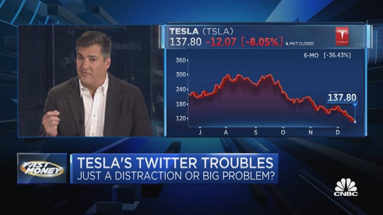 Elon Musk tries to elucidate why Tesla shares are tanking