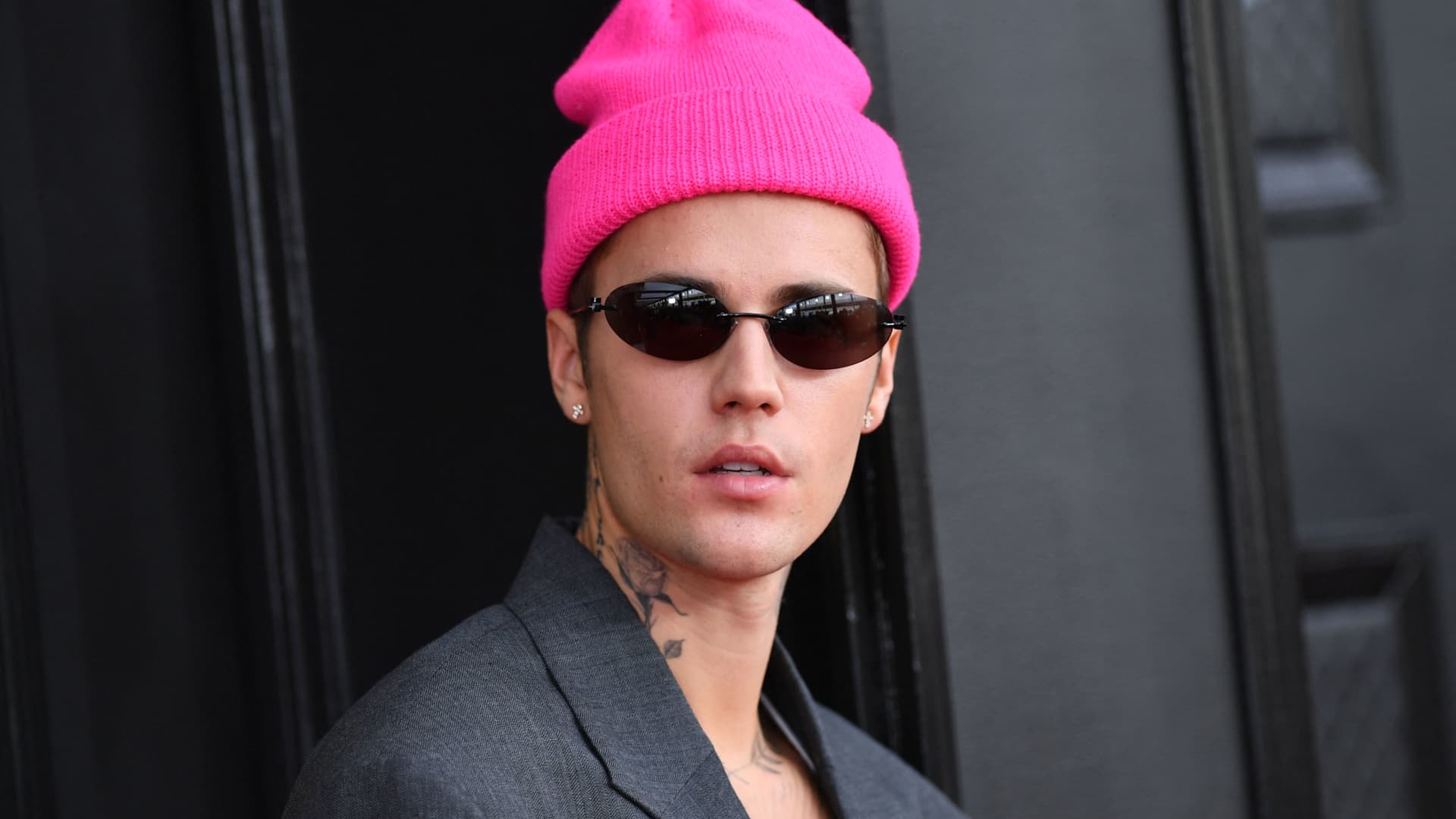 H&M removes Justin Bieber merchandise following criticism from pop star