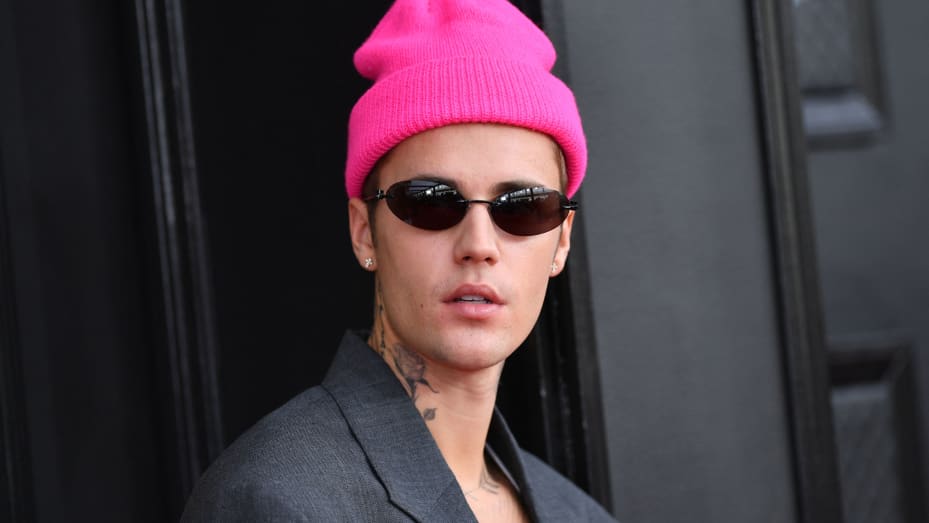 Canadian singer-songwriter Justin Bieber arrives for the 64th Annual Grammy Awards at the MGM Grand Garden Arena in Las Vegas on April 3, 2022.