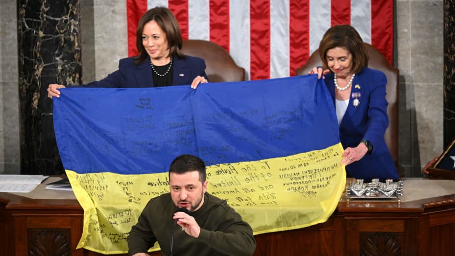 El presidente de Ucrania, Volodymyr Zelenskyy, visitó Washington durante la cual la administración de Biden anunció otros 1850 millones de dólares en ayuda militar para Ucrania.